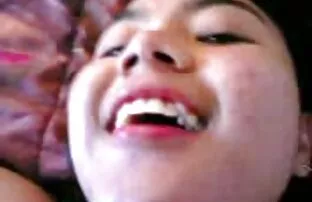 XXX Une asiatique aux gros seins fille metisse nue avec une belle brune.