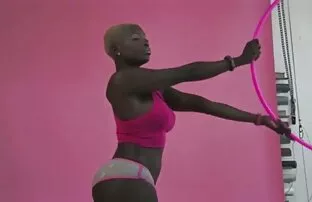 XXX fille aux cheveux courts femmes nues en action et photographe