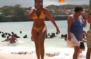 XXX Tanita se fille nue fontaine masturbe au lit avec son vibromasseur