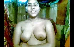 XXX Bocca Bianca Bocca Nera (1987) - fille nue petit sein Demandé