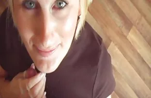 XXX Bigtits babe frappé par la bite fille totalement nu de son amant