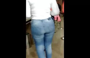 XXX Blonde rasée chaude souffle une fille sexy nue grosse bite et la chevauche fort
