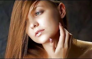 XXX Énormes seins naturels fille nue au lit