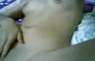 XXX Bombasse asiatique séduisante et huilée se masturbe femmes noires nues et poilues