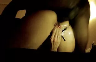 XXX Énormes seins sur cette fille timide nue MILF brune