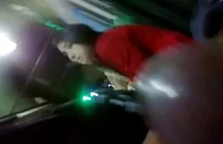 XXX Petit Twins appelle sa copine pour obtenir sa première sodomie en trio bonne meuf toute nue