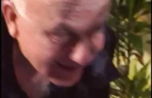 XXX Rousse empilée se doigte les beaux seins nus en solo au lit