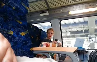 XXX Une pipe matinale pour le petit belles jeunes nues déjeuner