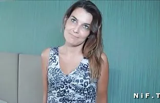 XXX Tiny Petite Blonde aime les mecs des grosses femmes nues plus âgés
