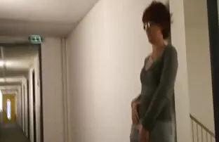 XXX Edyn Blair guide sa grosse bite dans sa femme lesbienne nue chatte chaude et humide