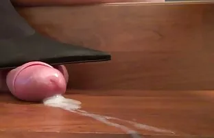 XXX Crème éjacule en latex babe fille sportive nue baisée dans le cul