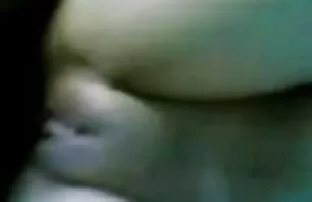 XXX Salope thaïlandaise en bas baisée et creampied une blonde nue par une bite blanche