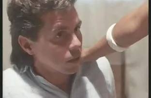 XXX Un médecin inspecte une teen bonne fille nue brune