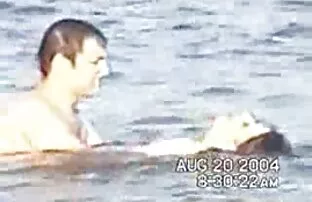 XXX Plump brit nun suceuse fille nue à la piscine jusqu'à ce que le visage éjacule